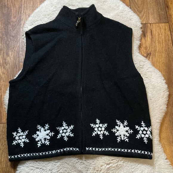 Lisa international Jackets & Blazers - Lisa International Vest Womens Large Boiled Wool Embroidered Snowflake Black Wht